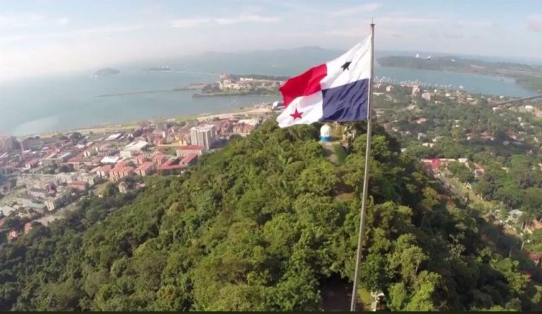 A 47 años de izada la Bandera panameña en el Cerro Ancón